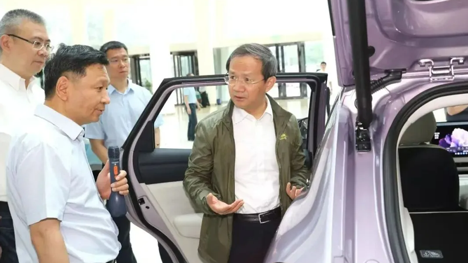 市委副書(shū)記、市長(zhǎng)殷勇調(diào)研北汽集團(tuán)，強(qiáng)調(diào)要當(dāng)好本市汽車(chē)產(chǎn)業(yè)中堅(jiān)力量